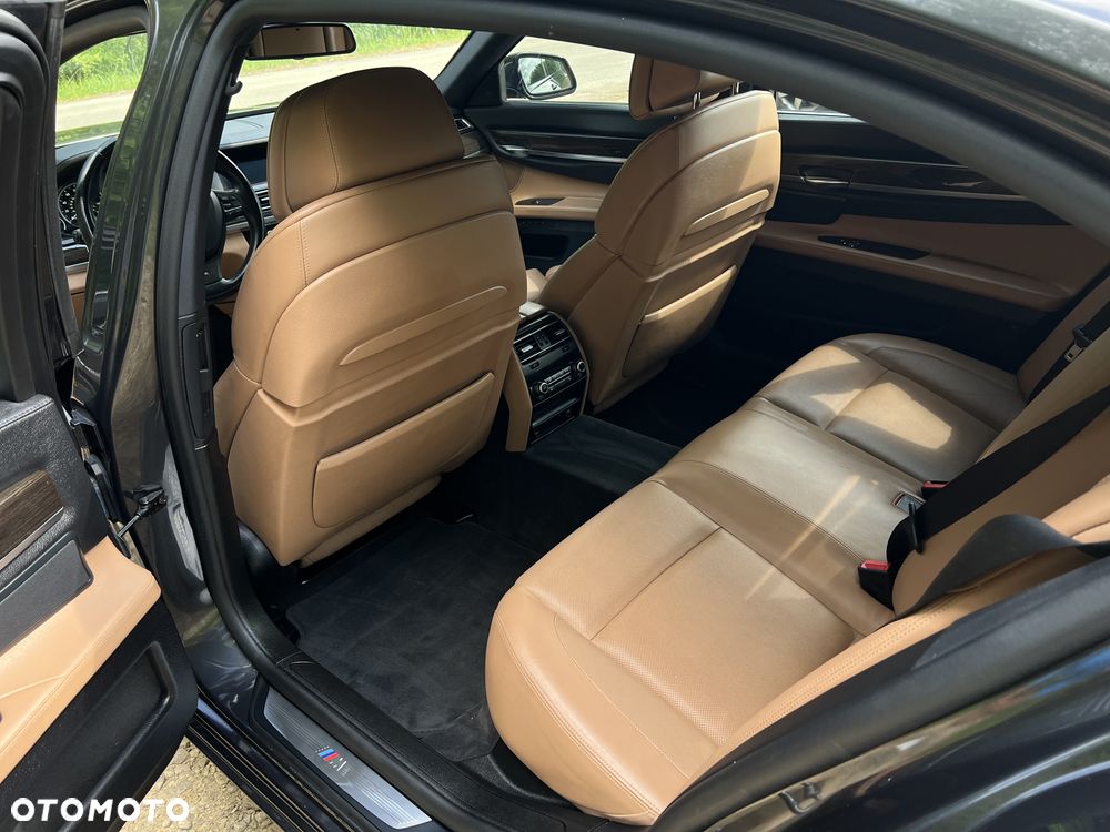 BMW Seria 7 750i L xDrive - 15