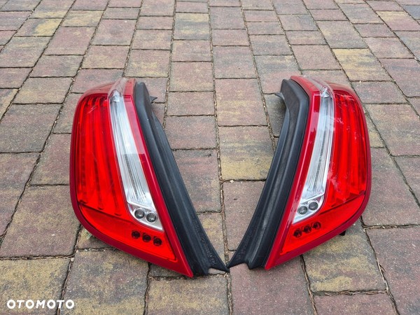 LAMPA LEWY TYL JAGUAR XJ X351