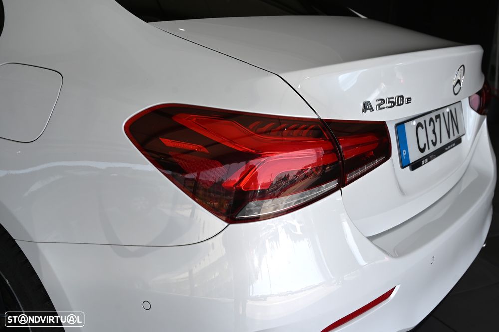 Mercedes-Benz A 250 Limousine e 8G-DCT AMG Line - 5
