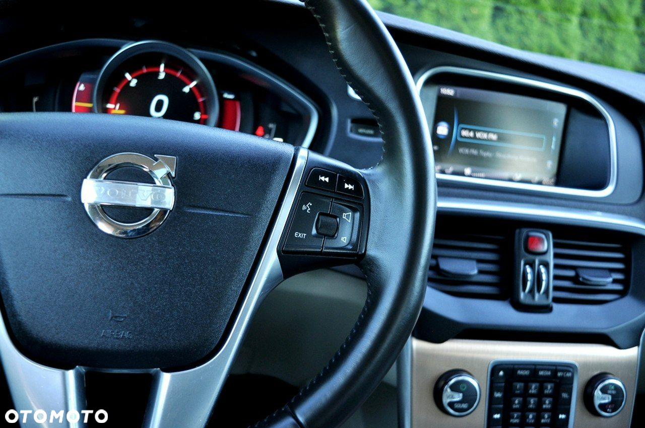 Volvo V40 Cross Country D2 Momentum - 12