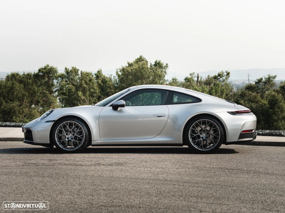 Porsche 911 (992) Carrera - 4