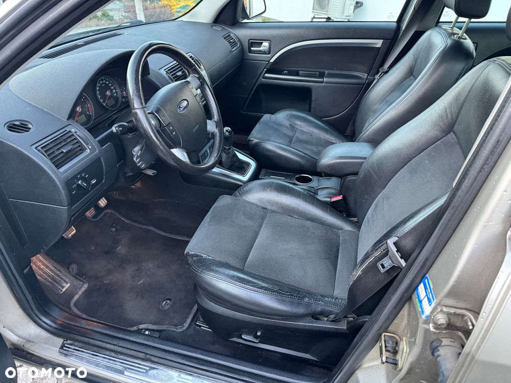 Ford Mondeo - 25
