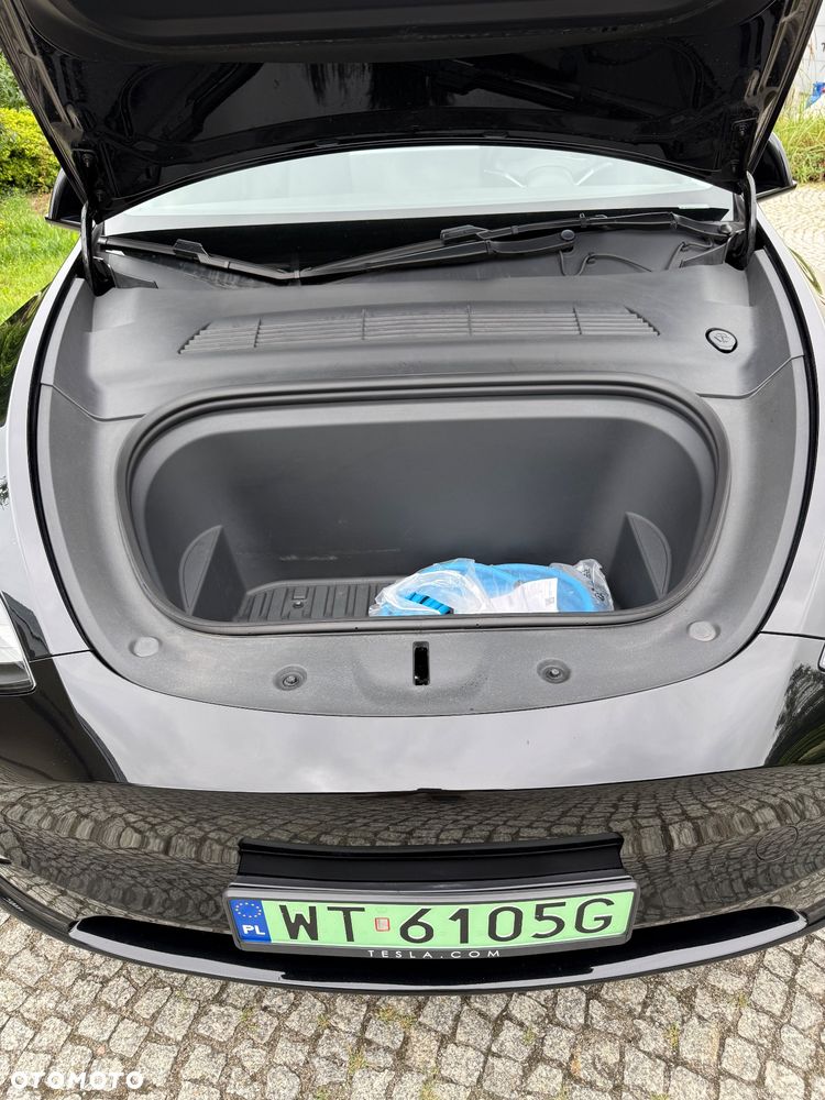 Tesla Model Y - 9
