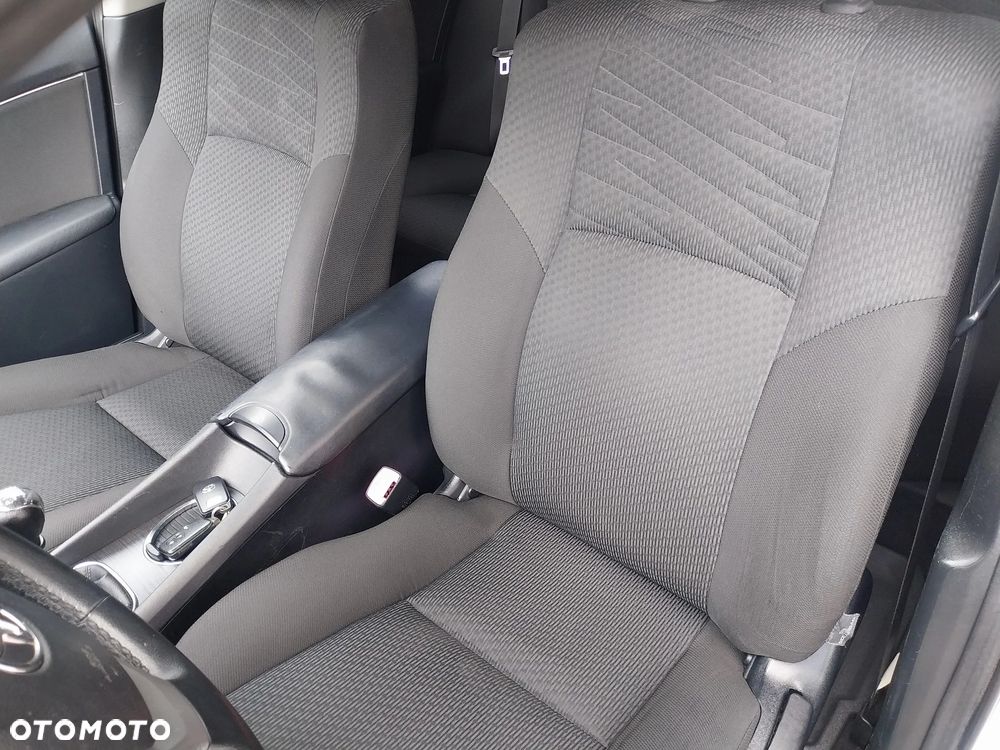 Toyota Avensis 2.0 Executive - 18