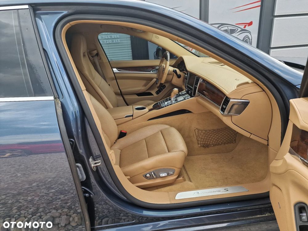 Porsche Panamera - 19