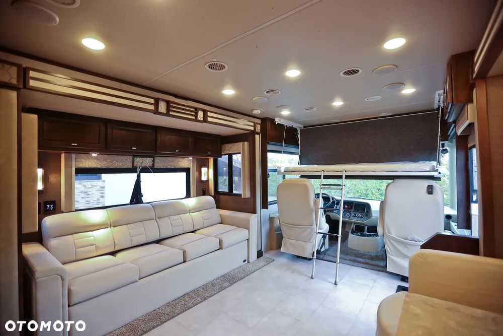 Ford F53 Tiffin - 21