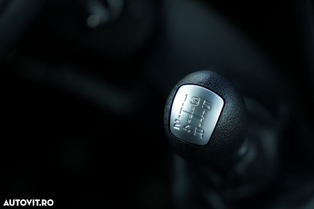 Iveco DAILY 35-160 / CONTAINER - 4,3 M / ELEVATOR SORENSEN - 750 KG / 3 LOCURI / DOUĂ / IMPORTAT / - 28