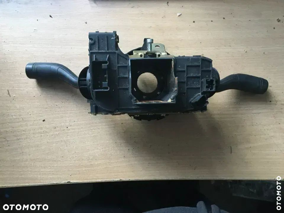 PRZEŁĄCZNIK ZESPOLONY TAŚMA TOUAREG  7L6953549H - 2