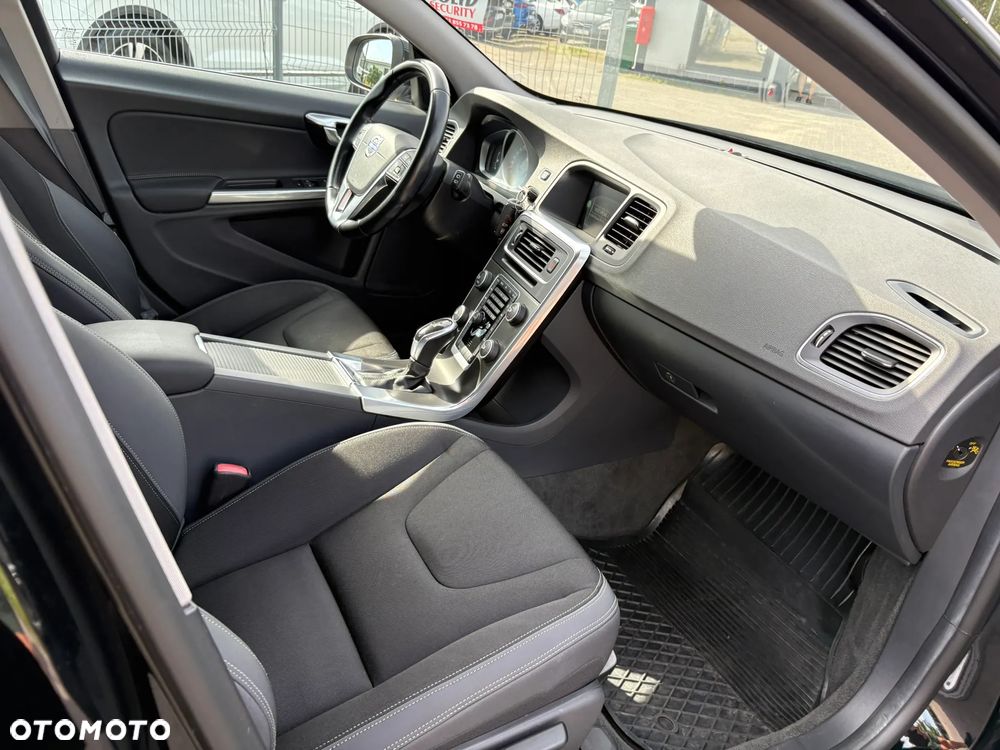 Volvo V60 T4 Momentum - 25