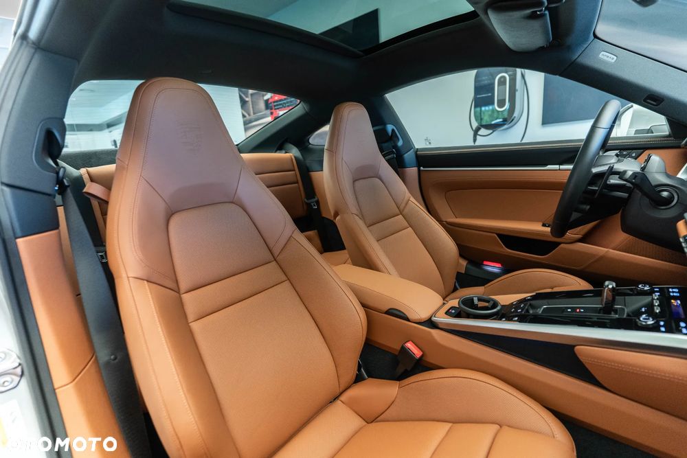 Porsche 911 Carrera - 15