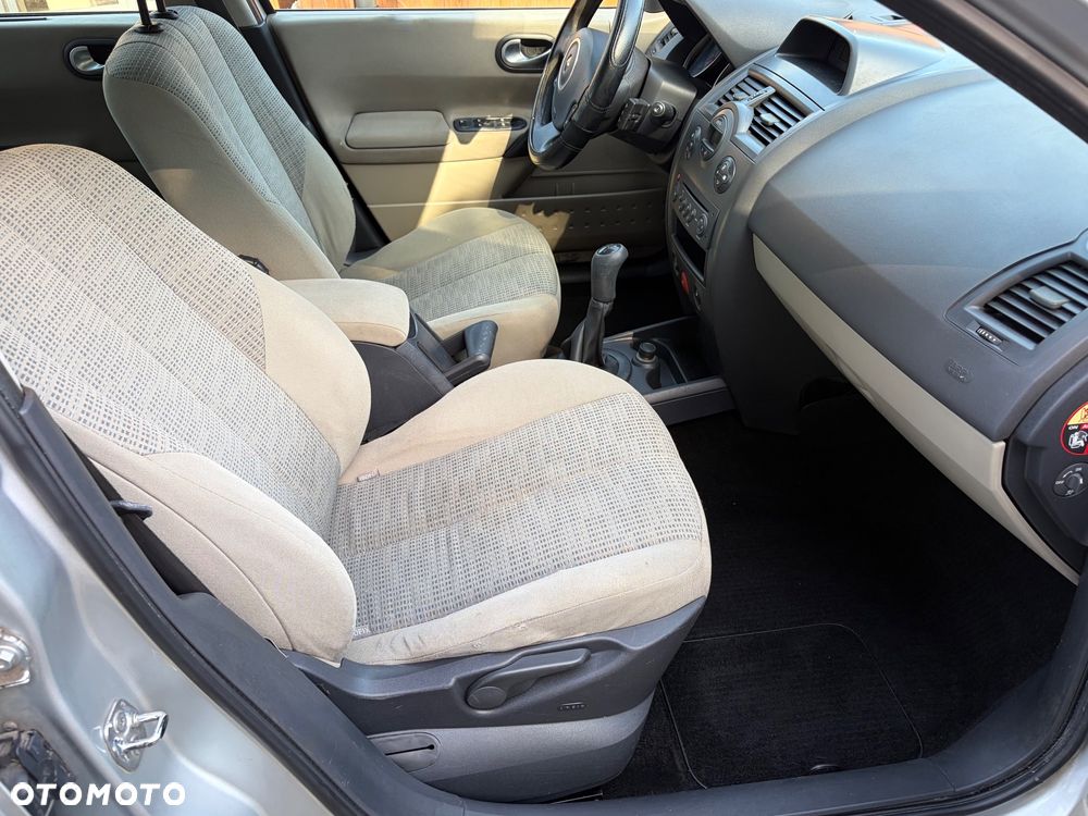 Renault Megane 1.6 Confort Privilege - 25