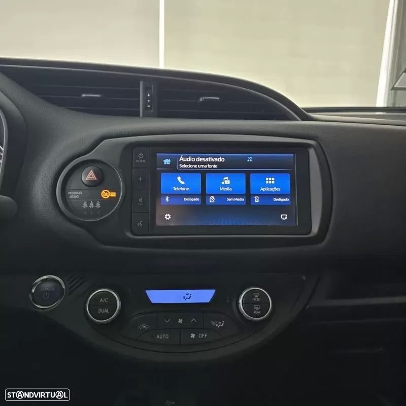 Toyota Yaris 1.5 HSD 20 Anos - 21