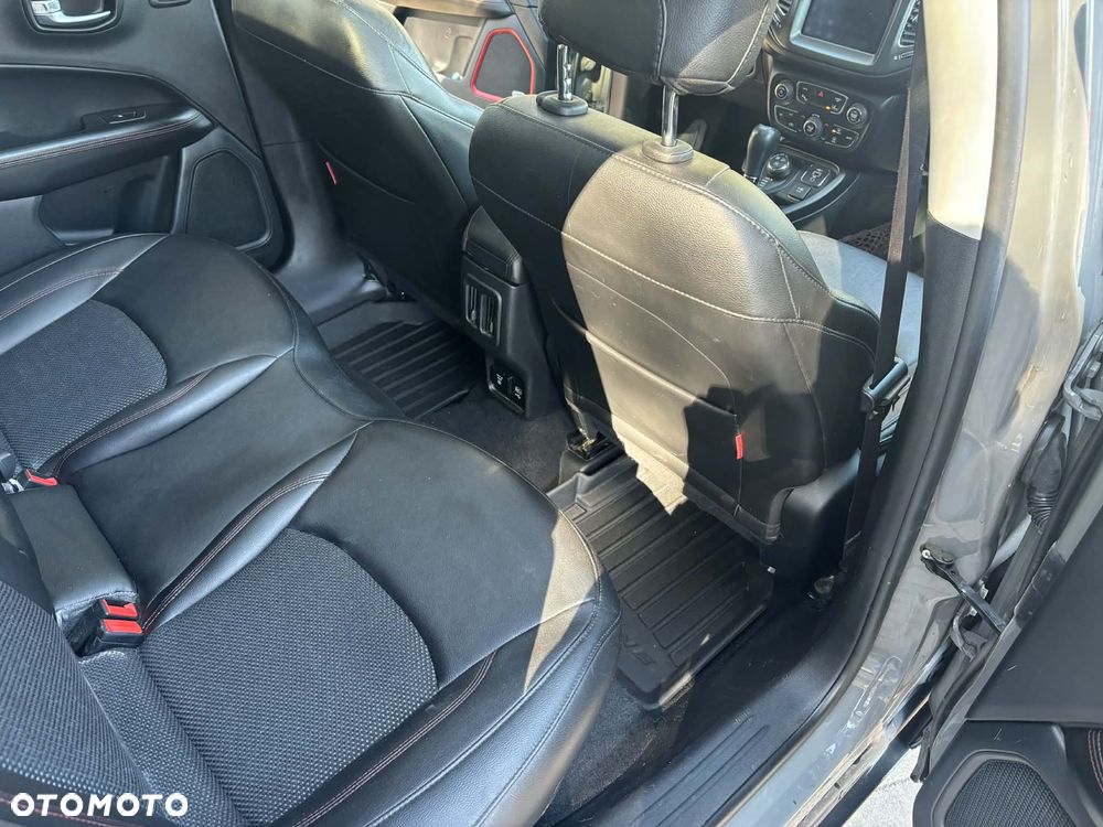 Jeep Compass - 10