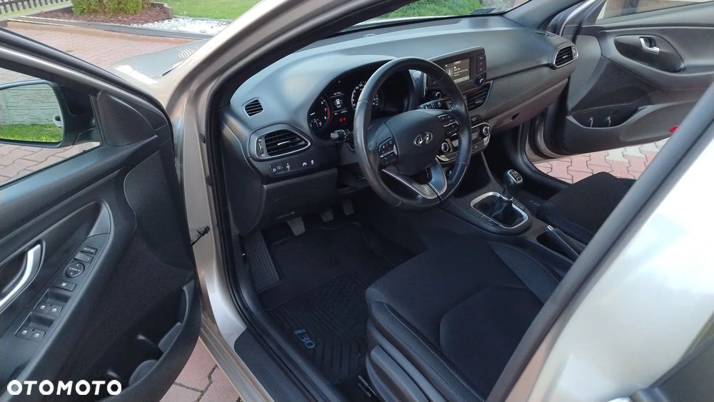 Hyundai i30 1.4 BlueDrive Go - 13