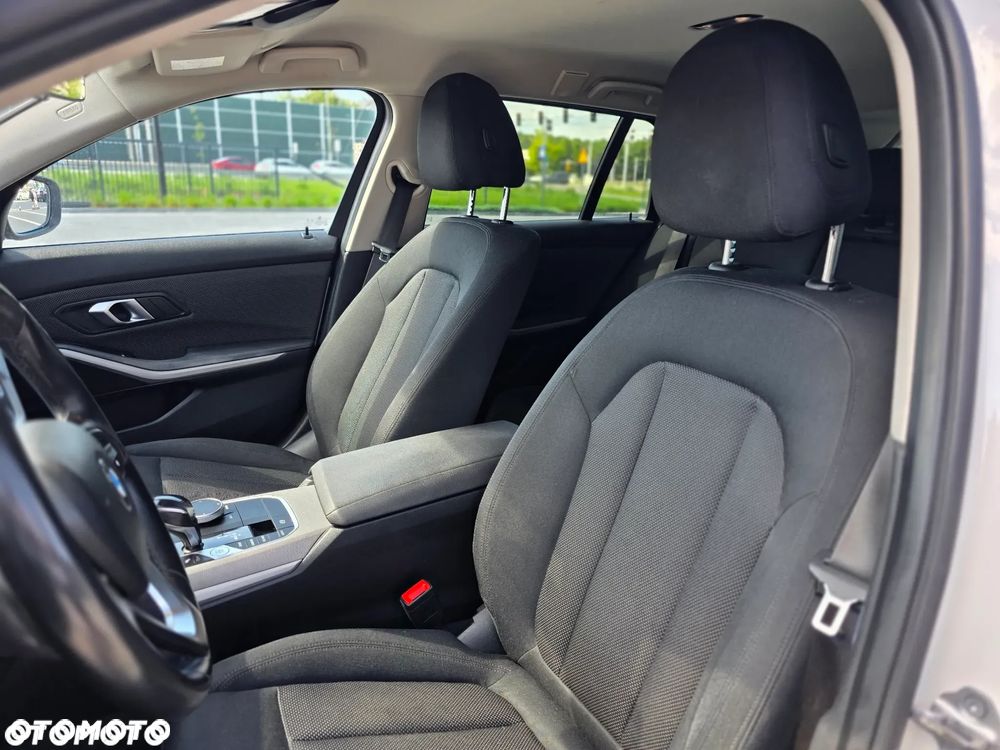 BMW Seria 3 318i Sport - 30