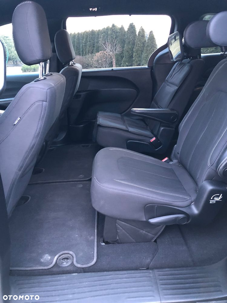 Chrysler Pacifica - 10