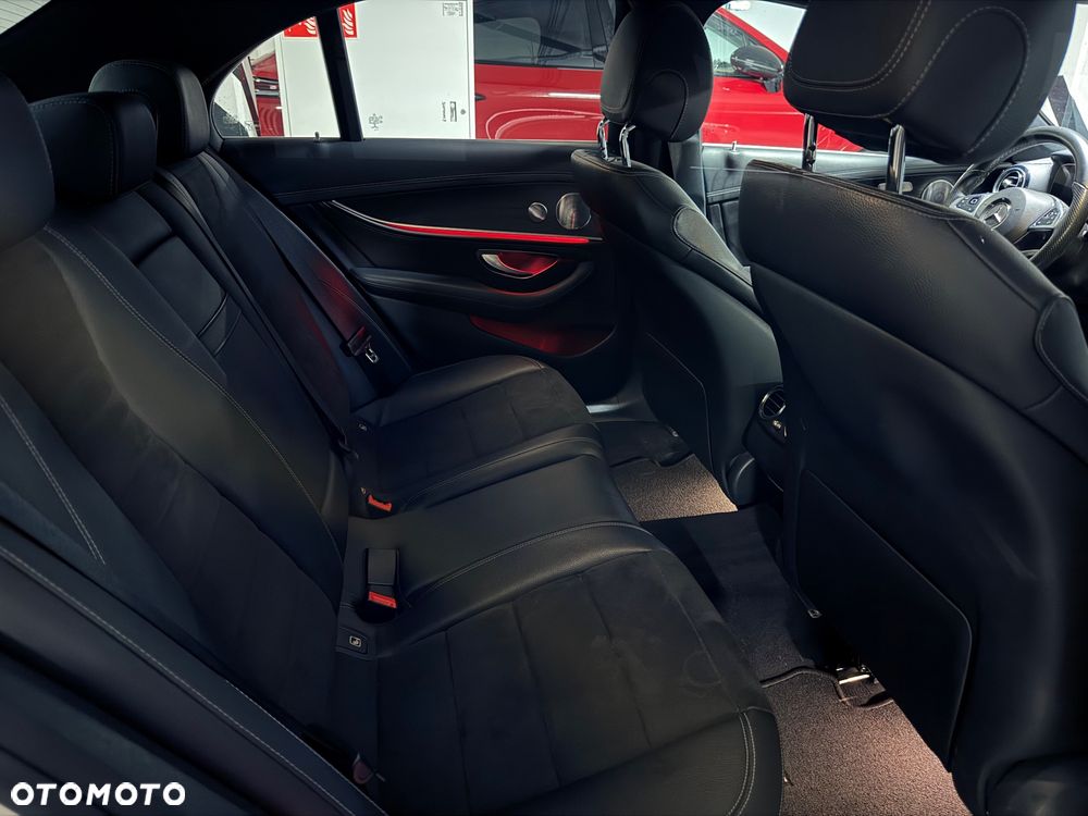 Mercedes-Benz Klasa E 220 d 4-Matic 9G-TRONIC - 14
