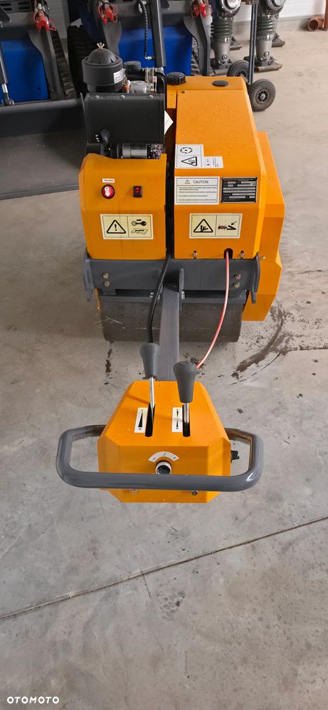 Walec wibracyjny starvox bomag wacker. - 4