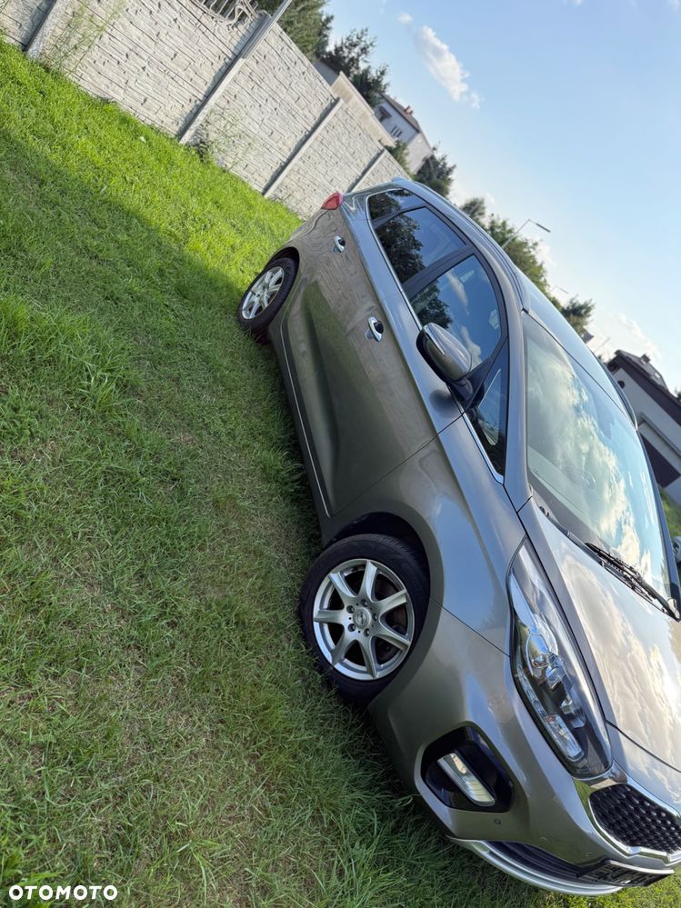 Kia Carens - 4
