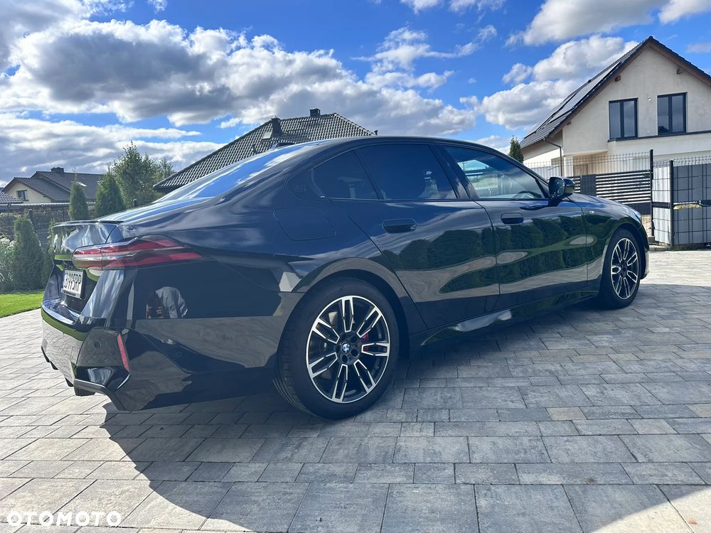 BMW Seria 5 M550i xDrive - 21