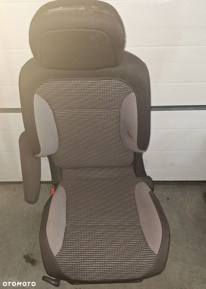 FOTELE LEWY PRZÓD na CZĘŚCI -PEUGEOT PARTNER TEPEE 13 R. - 2