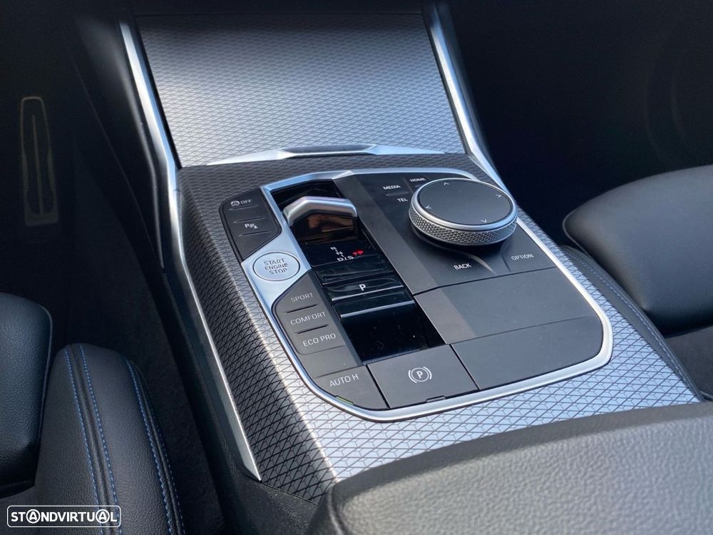 BMW 320 d Touring Pack Desportivo M Auto - 12