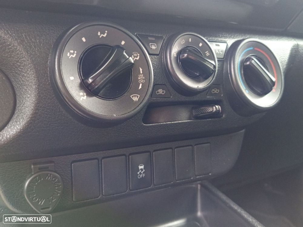 Toyota Hilux 2.4 D-4D 2WD CD CM - 16