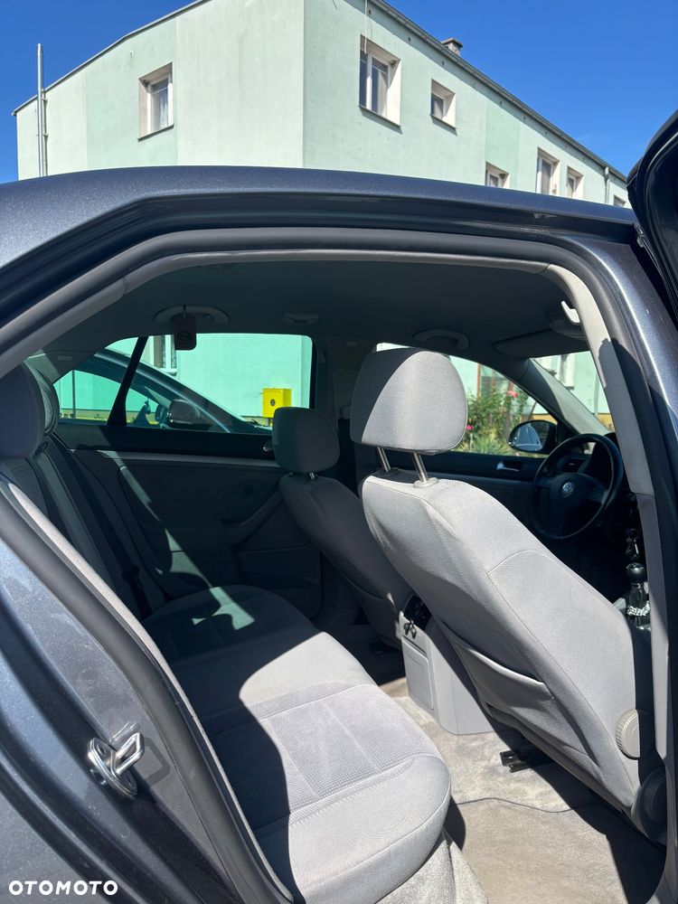 Volkswagen Jetta 2.0 FSI Sportline - 7