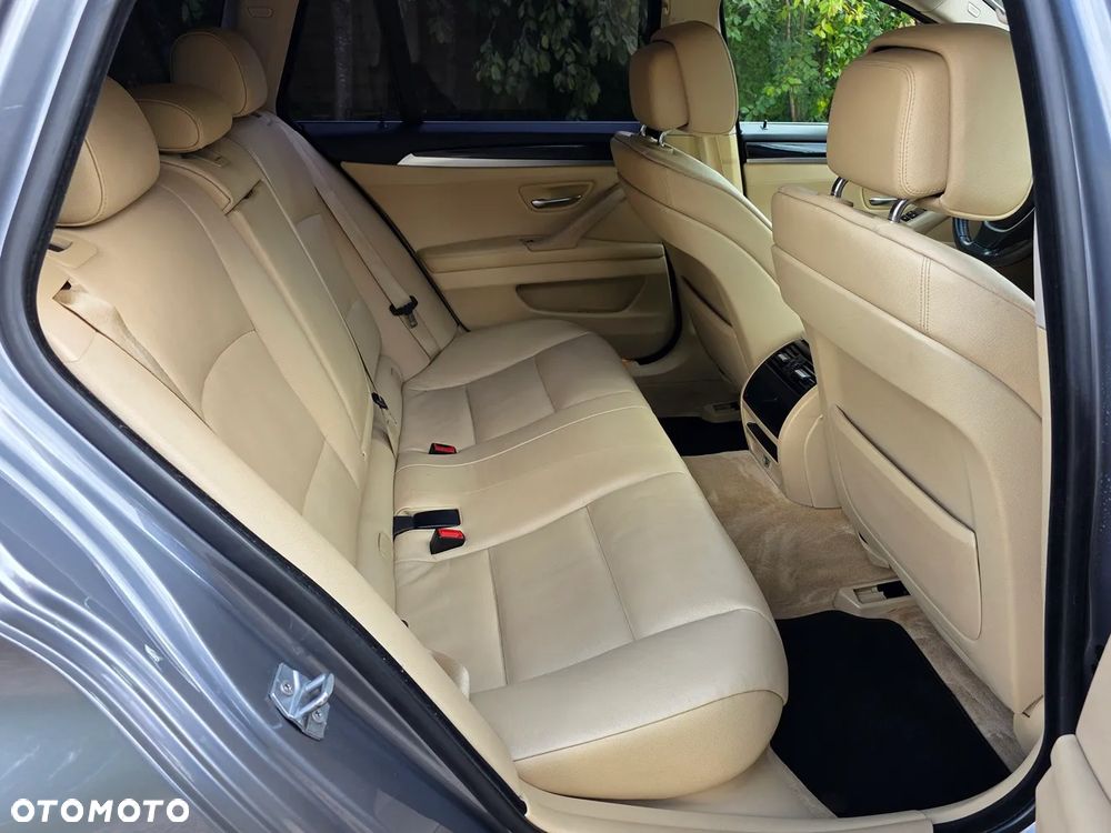 BMW Seria 5 520d - 28