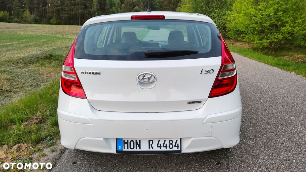 Hyundai i30 1.6 CRDi FIFA WM Edition - 18