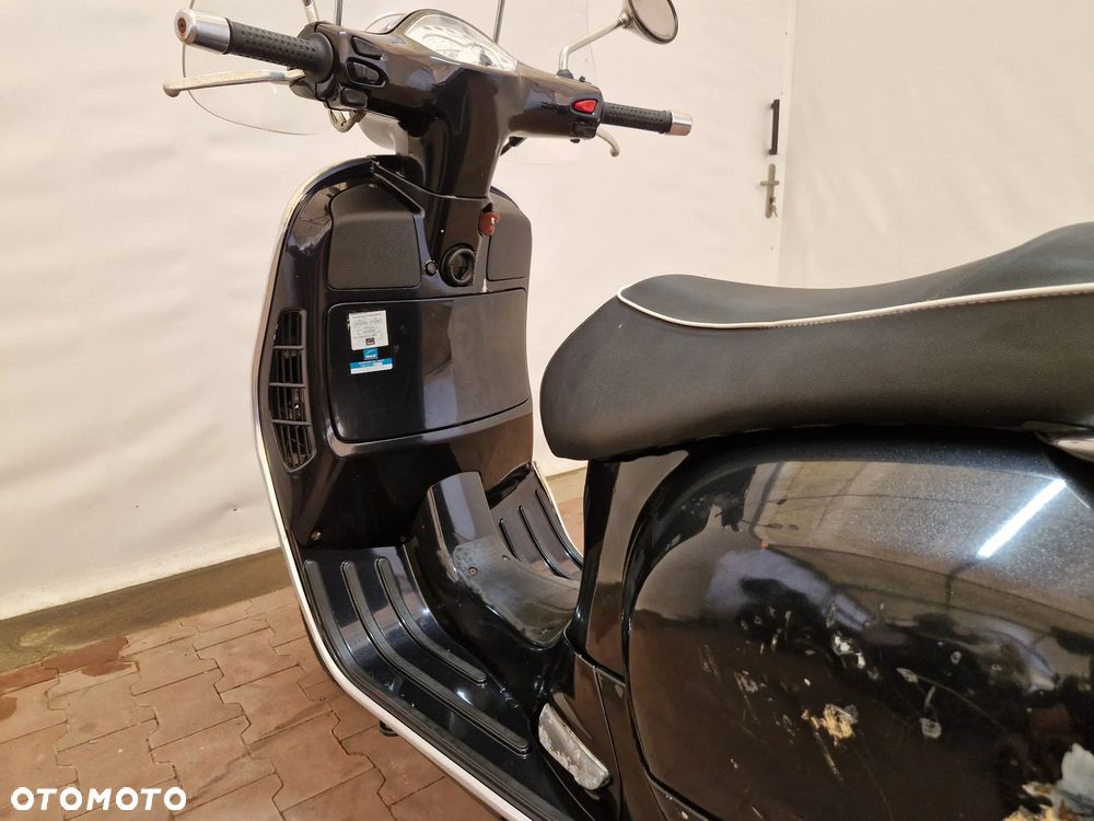 Piaggio Vespa - 16