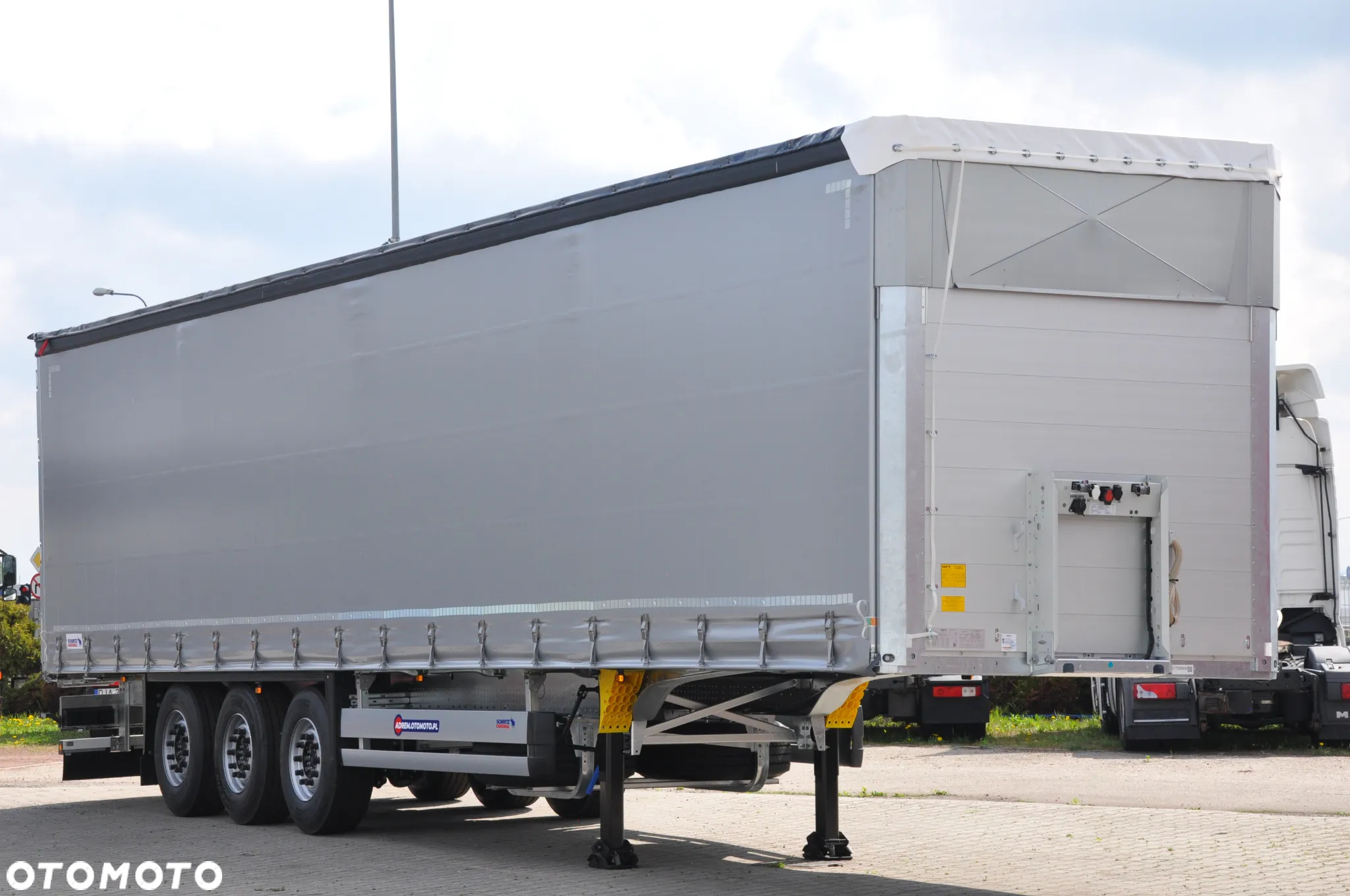 Schmitz Cargobull STANDARD PODNOSZONY DACH PODNOSZONA OŚ DWA KOŁA ZAPASOWE - 2