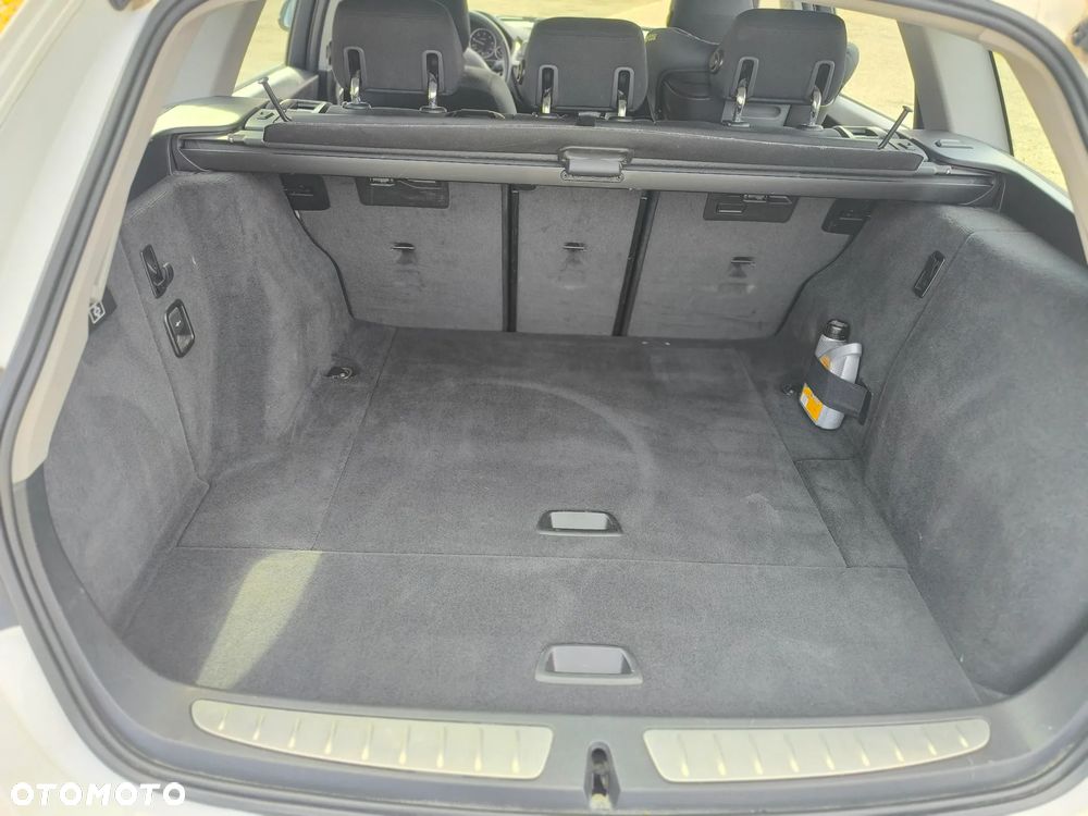 BMW Seria 3 318d xDrive - 9