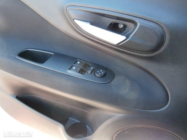Fiat Punto 1.3 M-Jet Easy S&S - 19