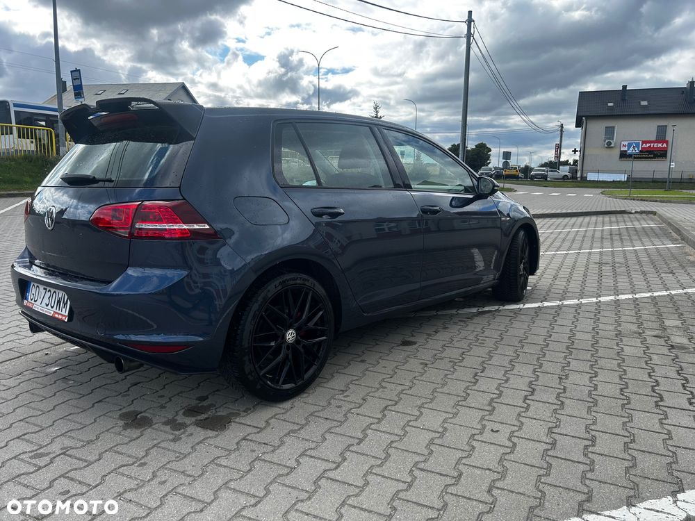 Volkswagen Golf - 5