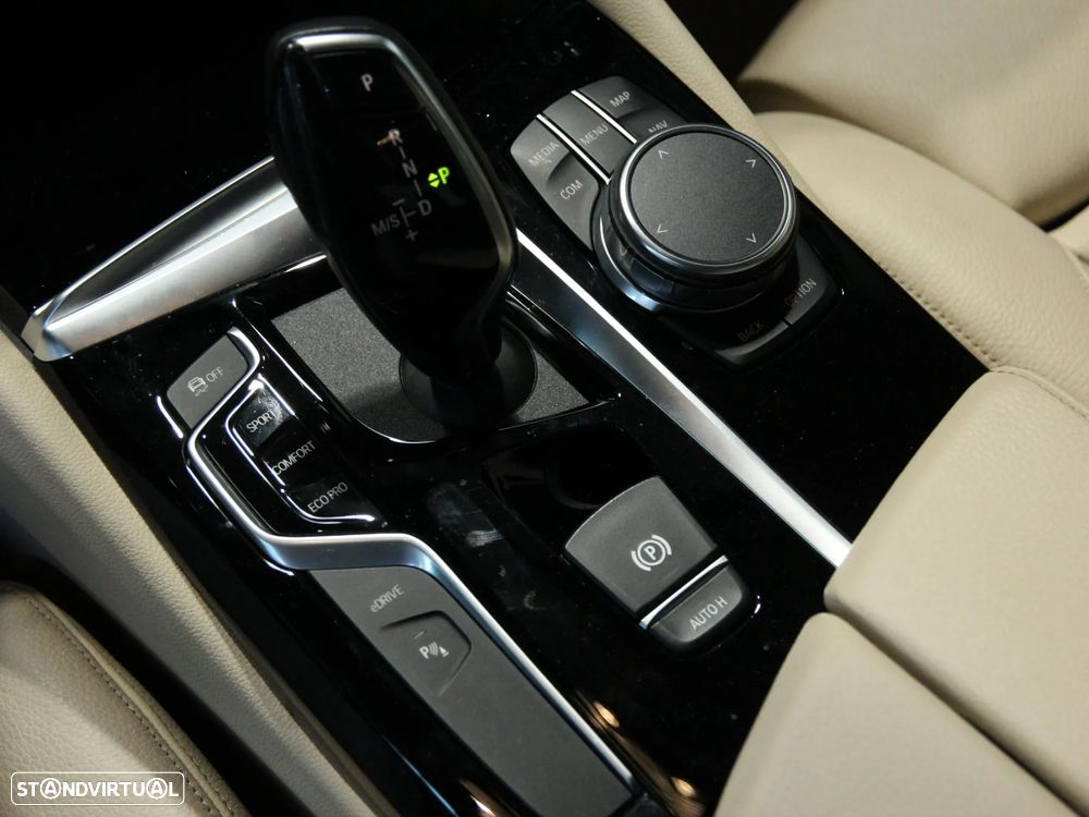 BMW 530 e iPerformance Line Luxury - 17