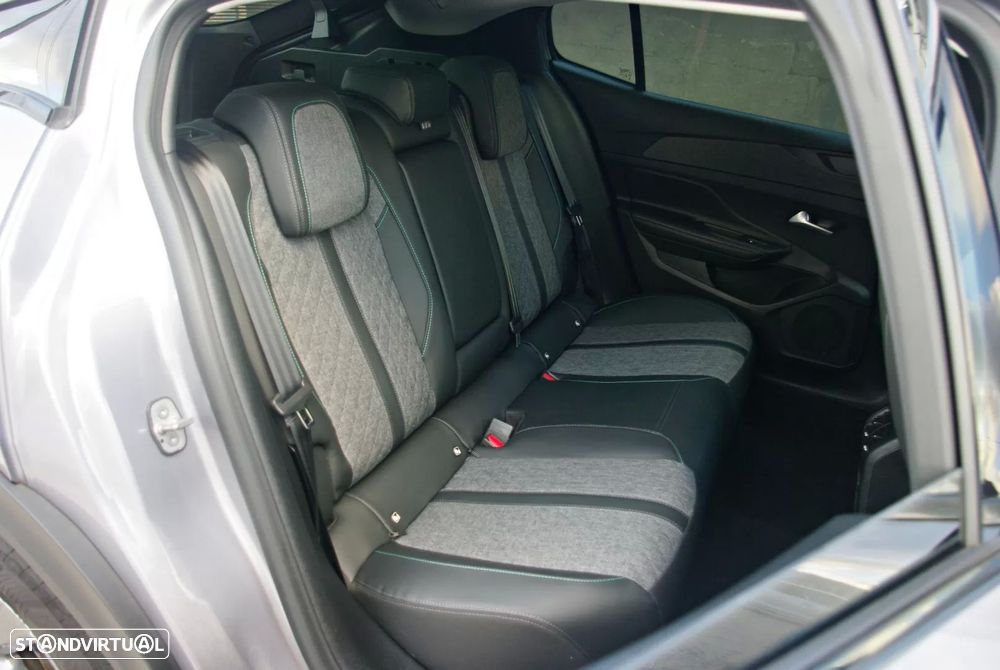 Peugeot 408 1.2 PureTech Allure EAT8 - 19