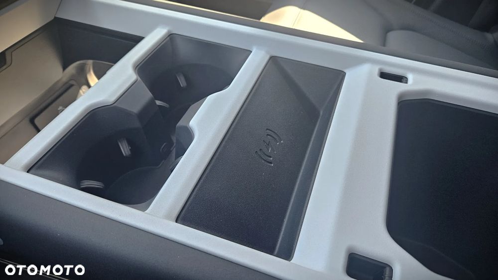 Land Rover Defender - 21