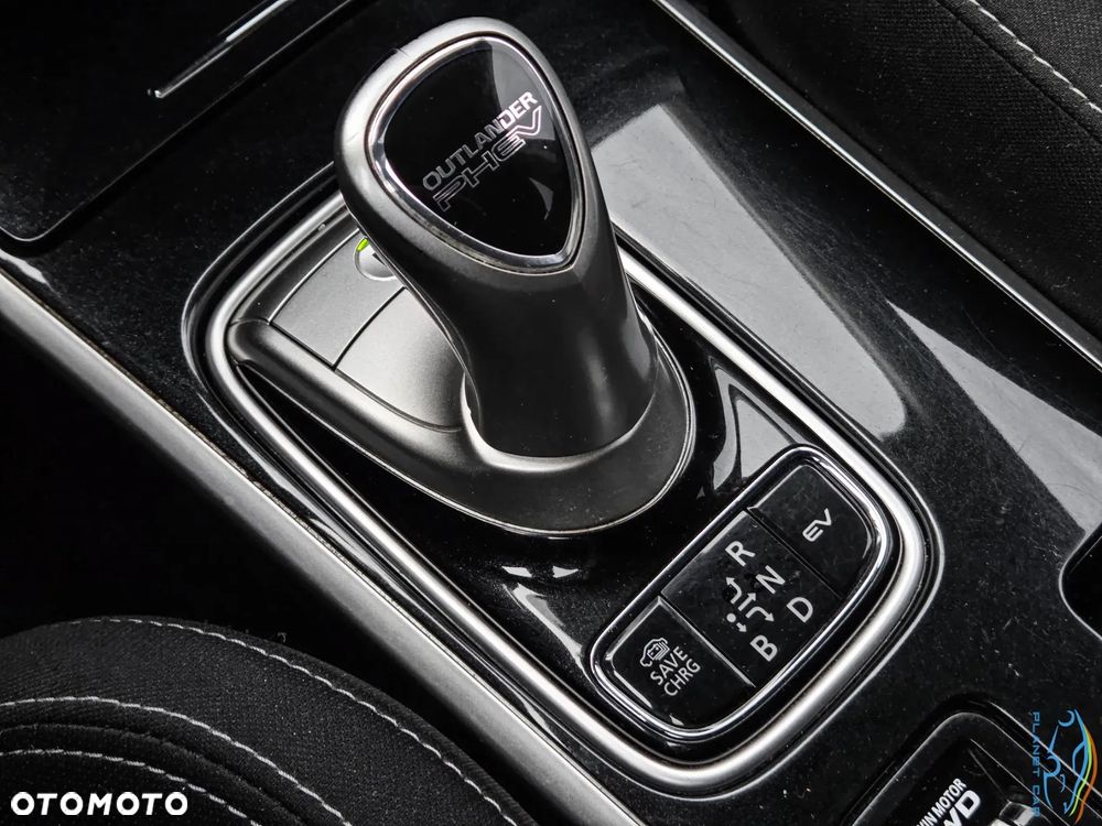 Mitsubishi Outlander 2.4 4WD Plug-In Hybrid Plus - 34