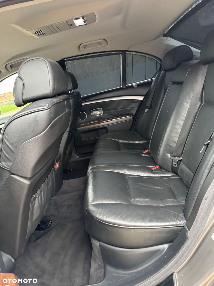 BMW Seria 7 750i L - 18