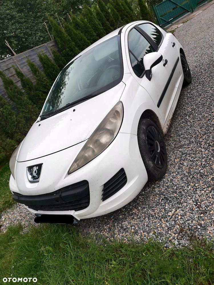 Peugeot 207 - 1