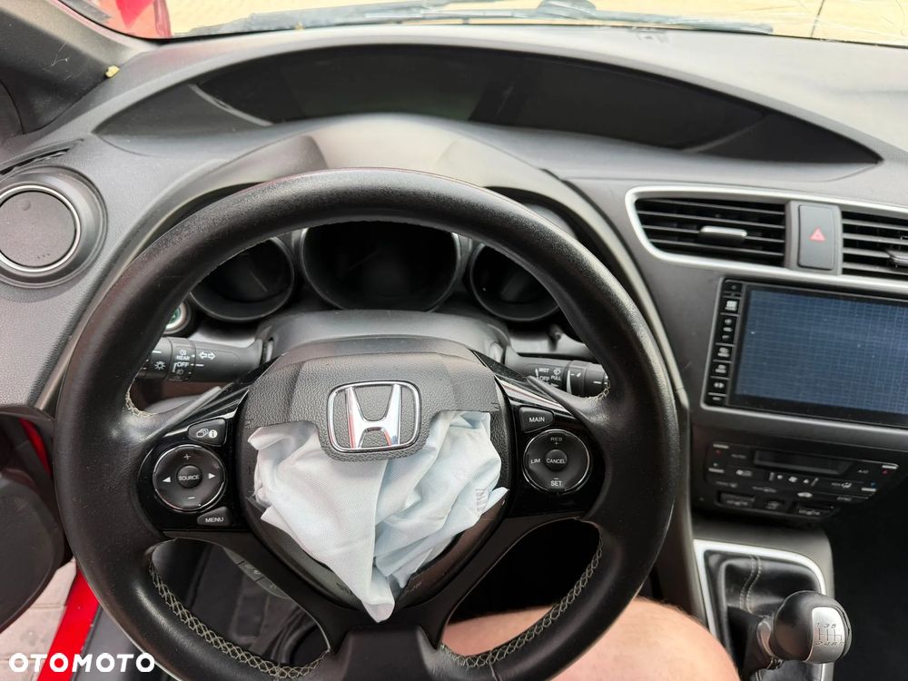 Honda Civic 1.6 i-DTEC Executive Black Edition - 16