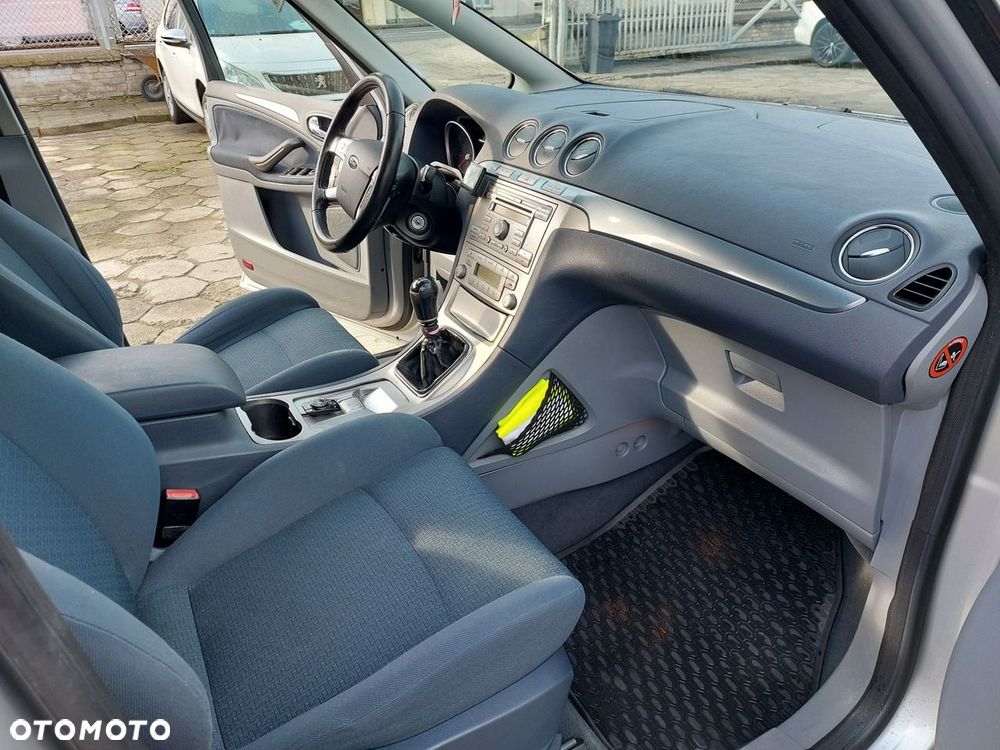 Ford S-Max - 17