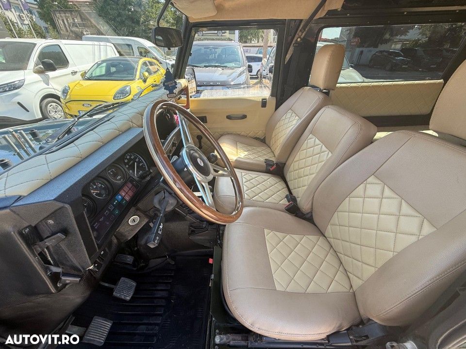 Land Rover Defender - 14