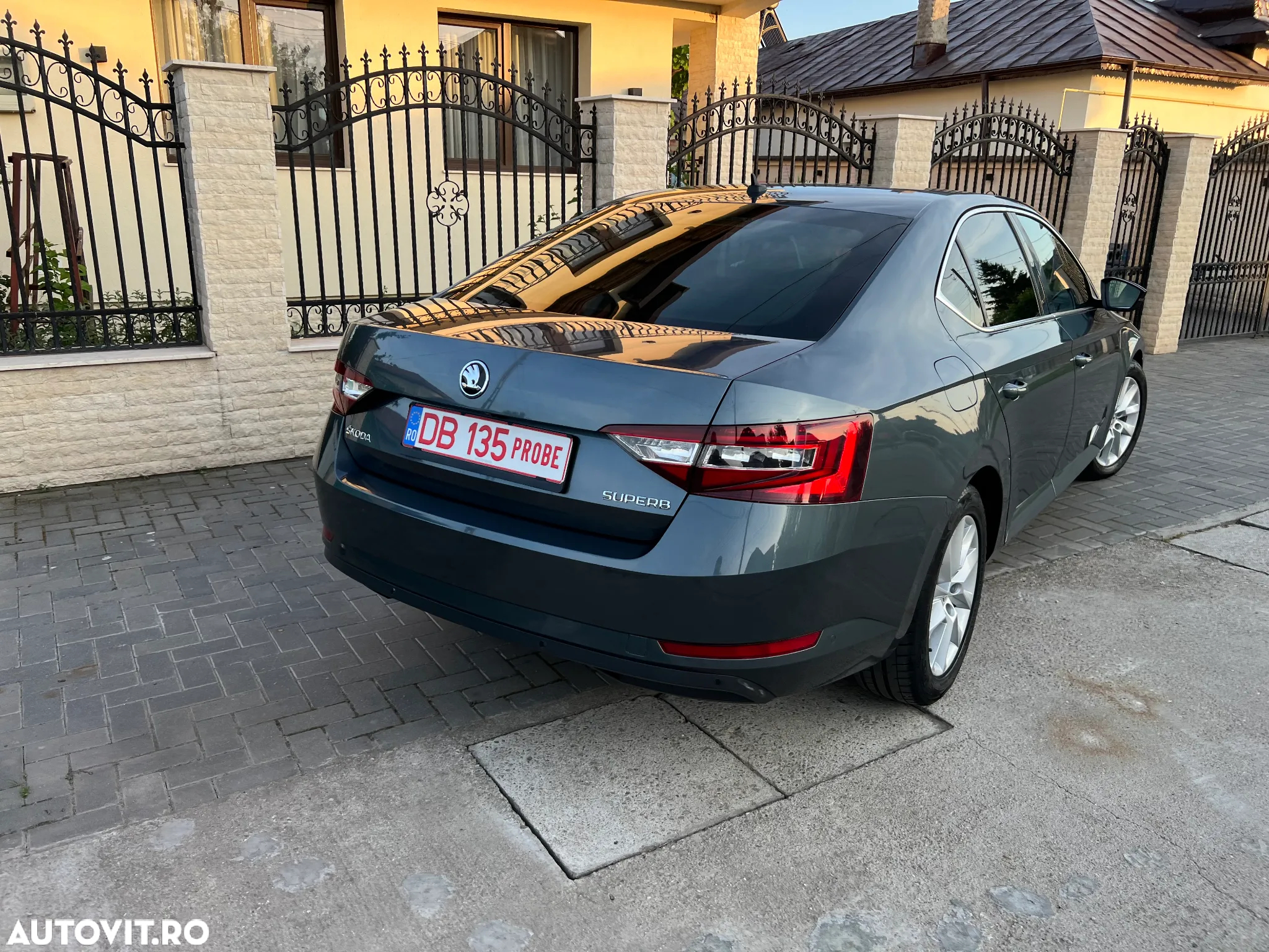 Skoda Superb 2.0 TDI DSG Premium Edition - 4