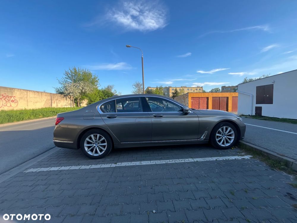 BMW Seria 7 740e iPerformance - 10
