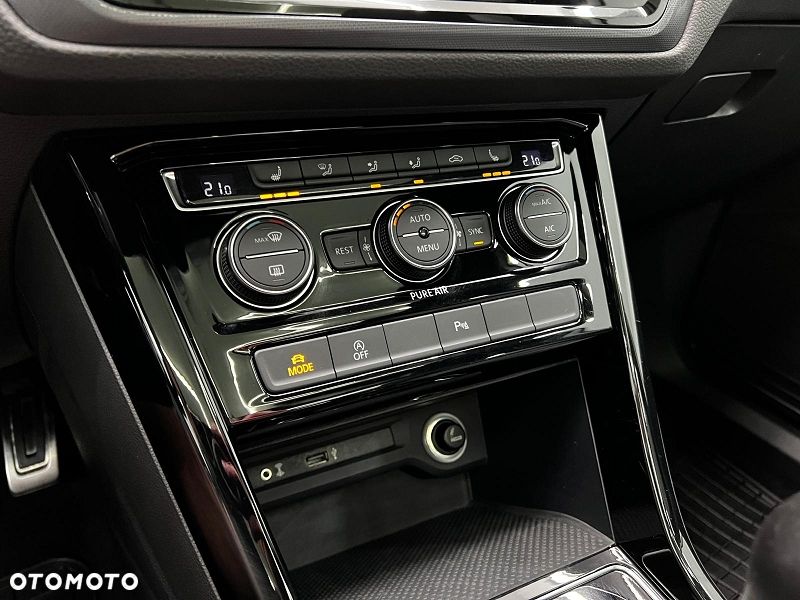 Volkswagen Touran 2.0 TDI SCR Highline - 20