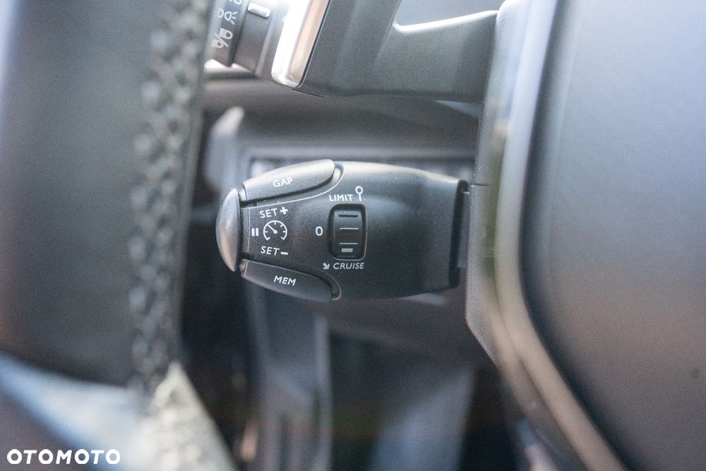 Peugeot 5008 THP 165 EAT6 Allure - 12