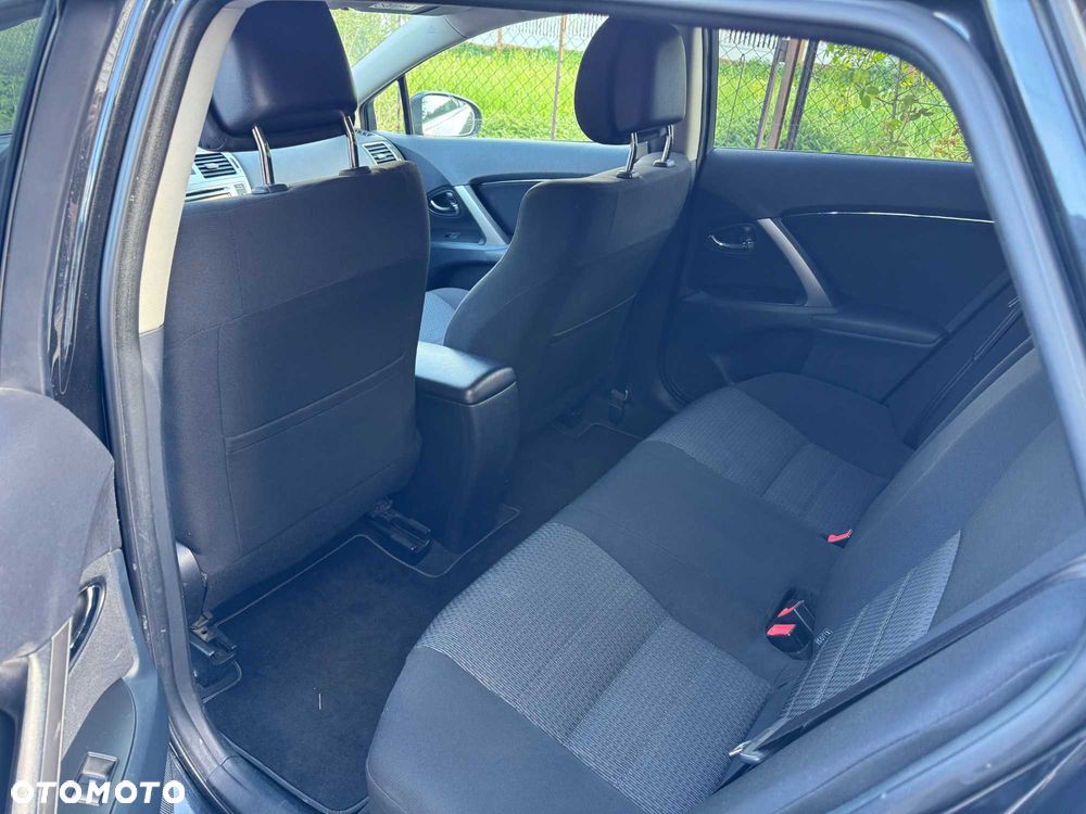 Toyota Avensis - 8