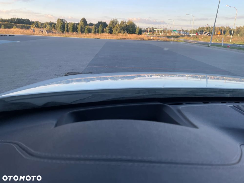 BMW Seria 3 330e iPerformance M Sport Shadow - 22